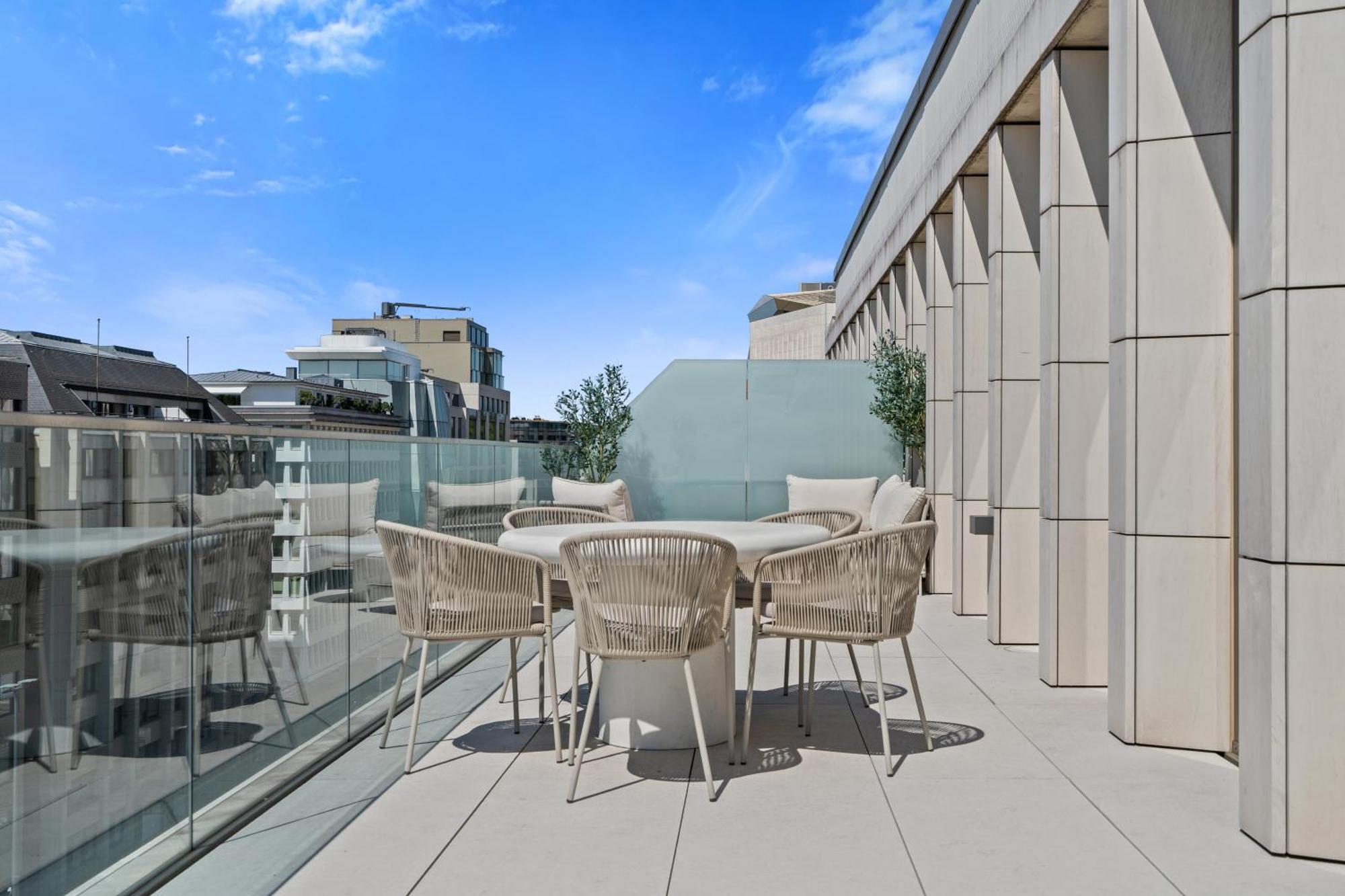 Voya Zenit Royal - Luxury Rooftop Views & Concierge