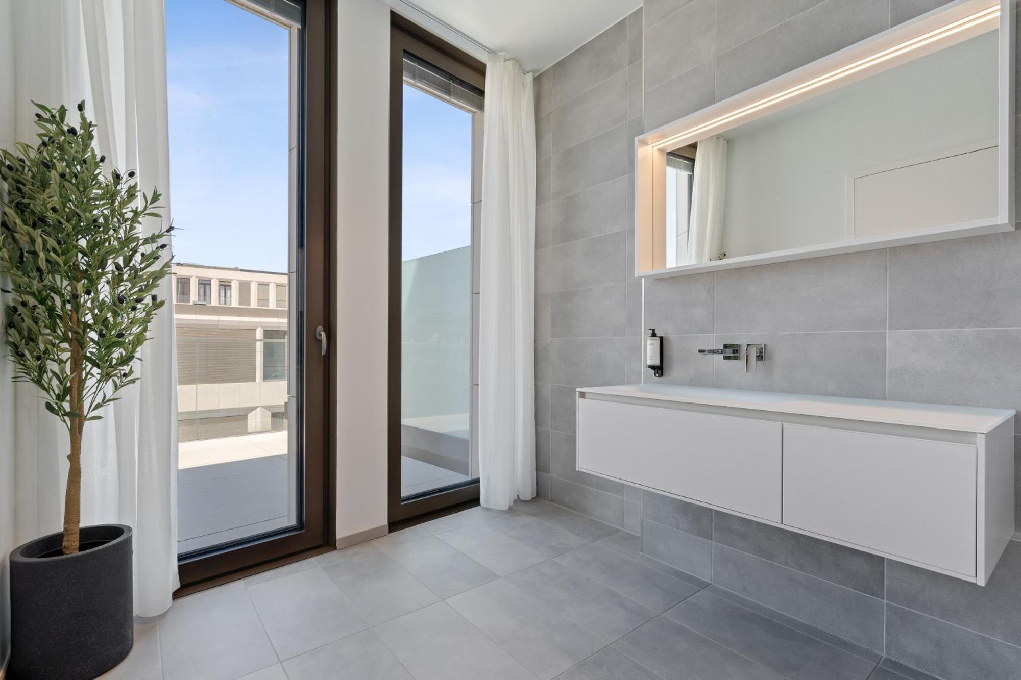 Voya Zenit Royal - Luxury Rooftop Views & Concierge * Luxembourg